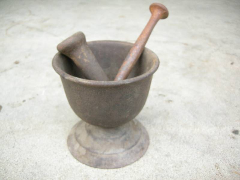 lot 45 image: Old Cast Morter & Pestle