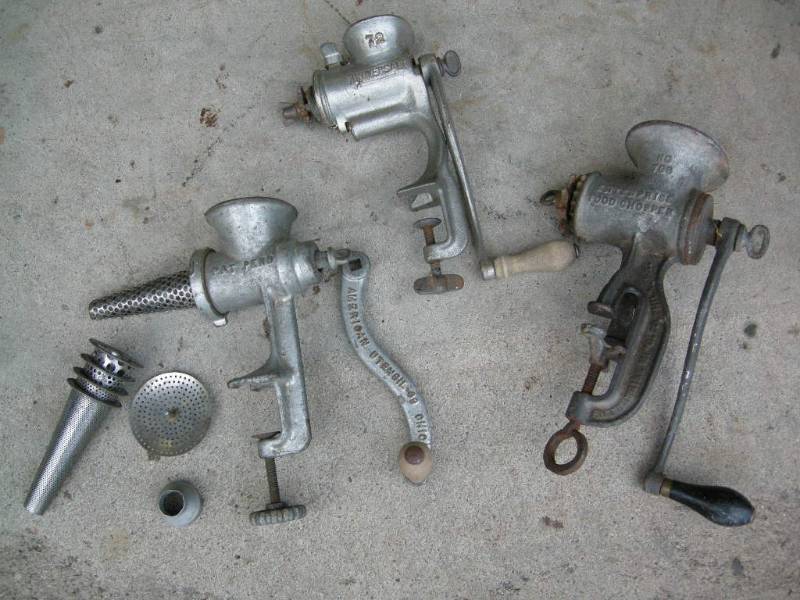 lot 47 image: Antique Food ChopperGrinders