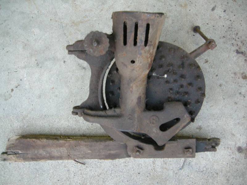 lot 54 image: Little Giant Grinder
