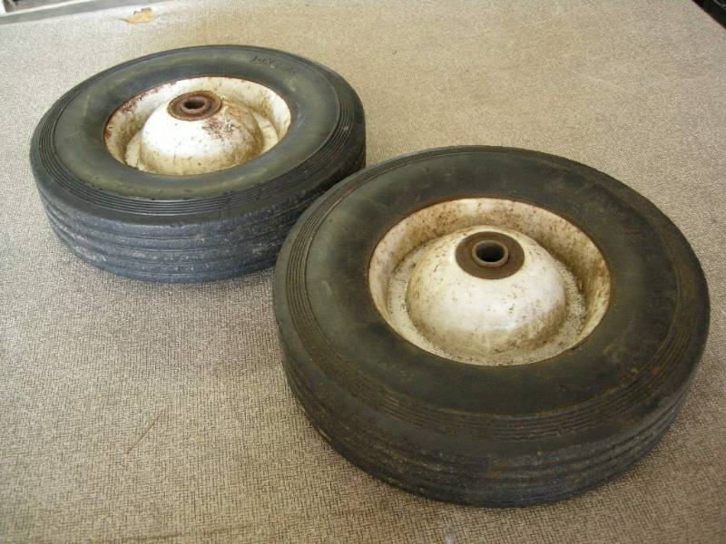 lot 60 image: Heavy Duty Wheels