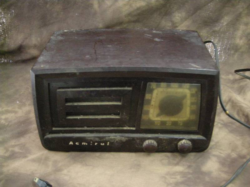 lot 75 image: Old Admiral Radio