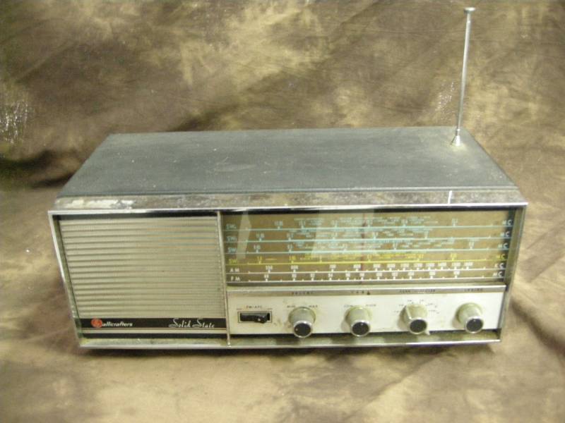 lot 72 image: Vintage Hallicrafters Shortwave Receiver