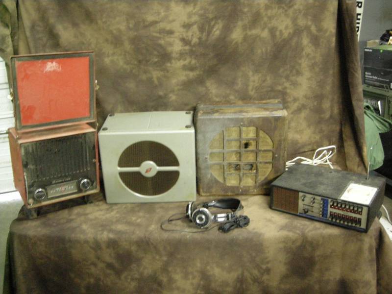 lot 85 image: Old Electronics