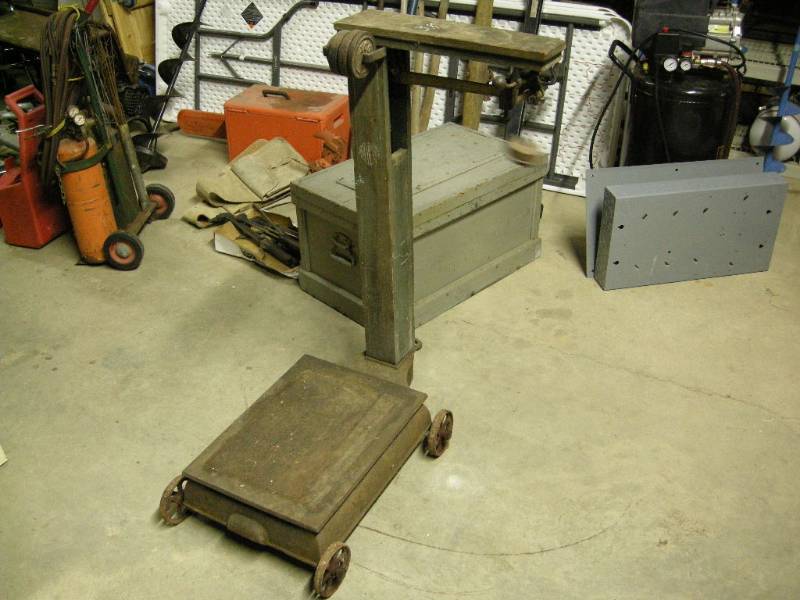 lot 95 image: Antique Platform Scale