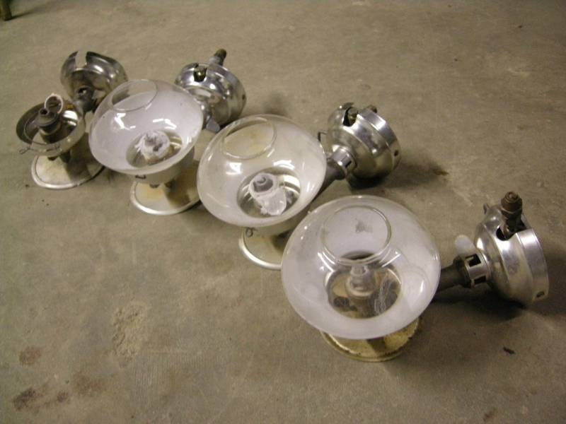 lot 106 image: Old Gas LampLights