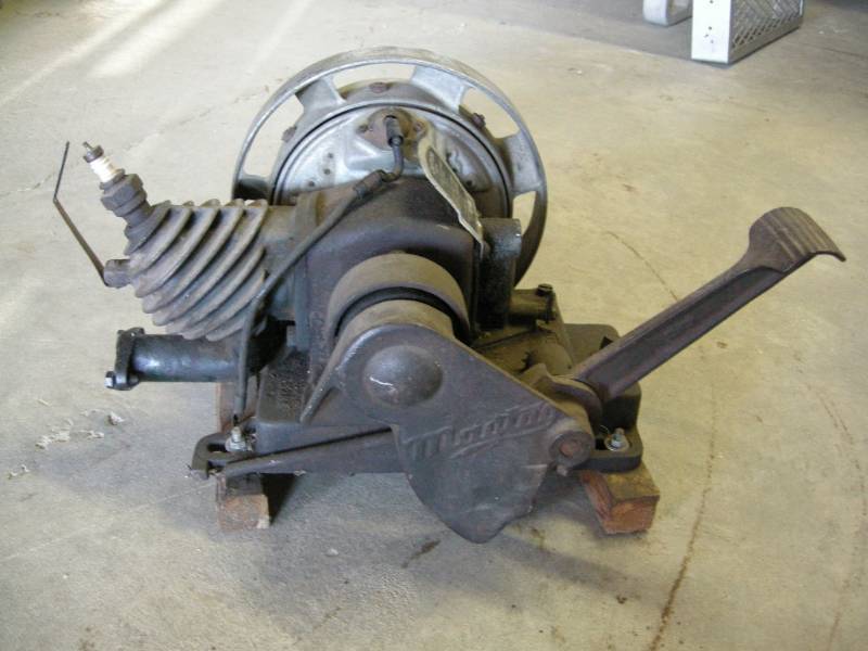 lot 122 image: Antique Maytag Kickstart Hit-n-miss Engine