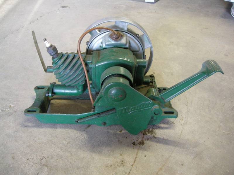 lot 125 image: Antique Maytag Kickstart Hit-n-miss Engine