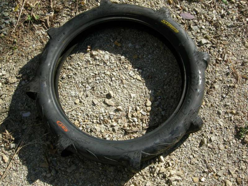 lot 18 image: Surge Paddle Dirtbike Tire