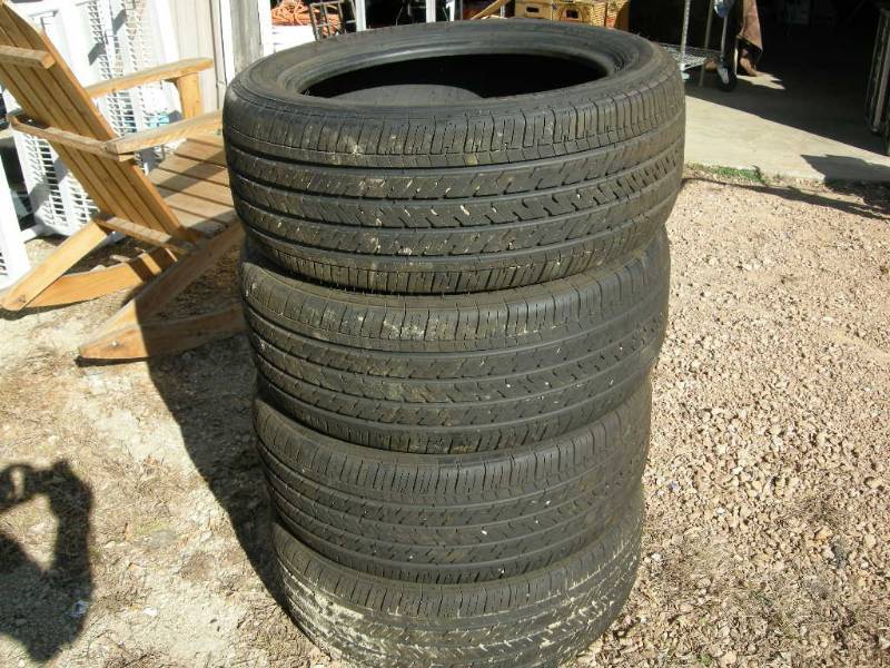 lot 13 image: Set of 4 Michelin P23550R18 Tires