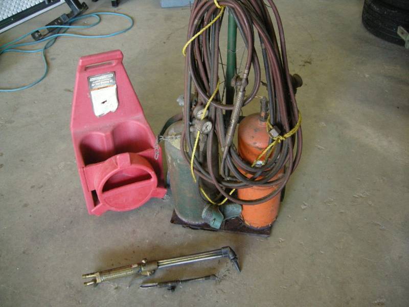 lot 16 image: Welding Tanks and Equipment