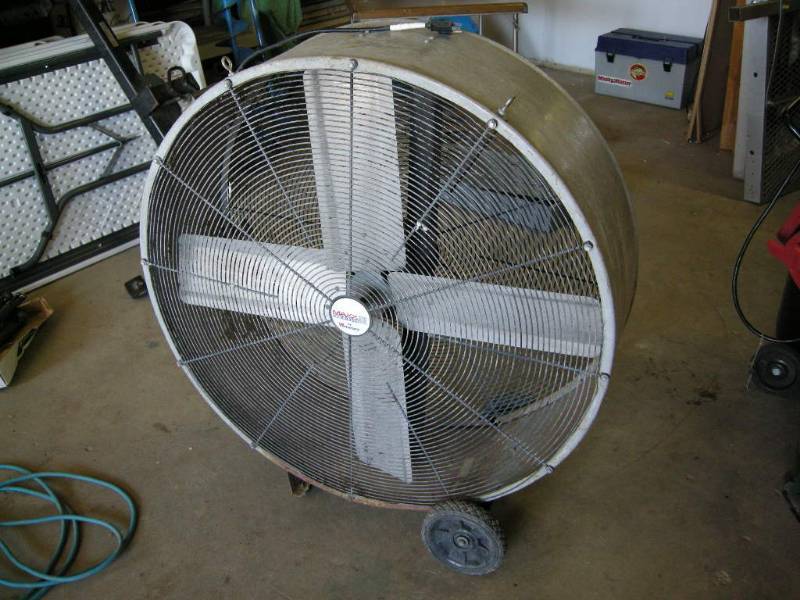 lot 134 image: Large Maxx Air Portable Fan
