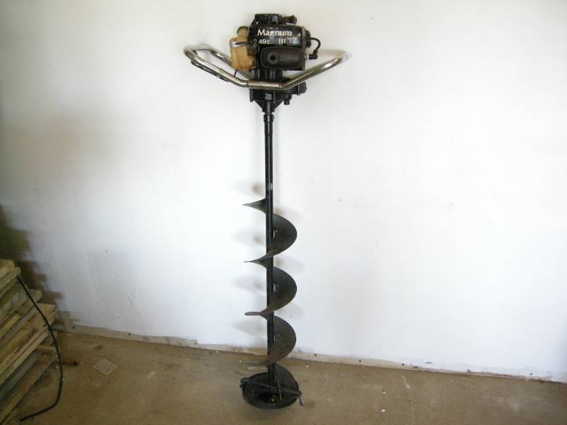 lot 17 image: Magnum III Gas Ice Auger