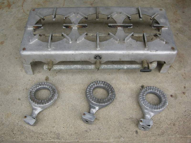 lot 157 image: Aluminum 3 Spot Gas Camp Stove