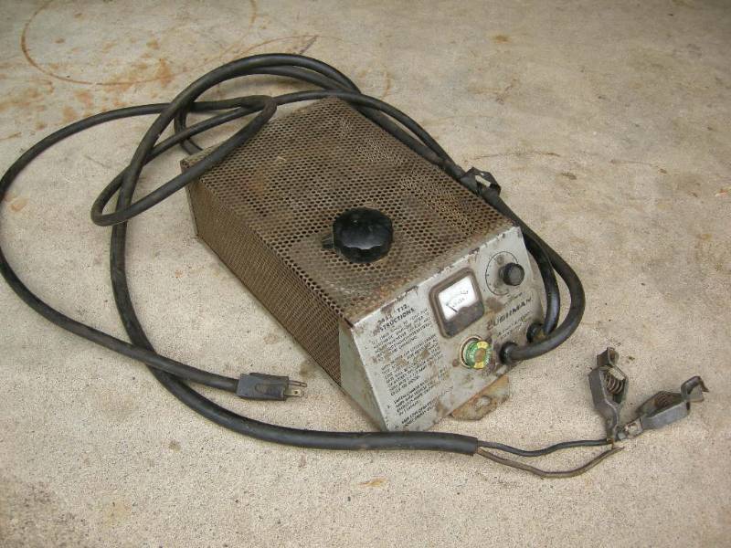 lot 172 image: Vintage Chushman Battery Charger