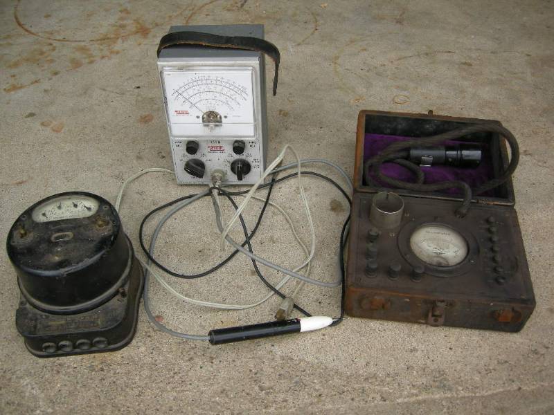 lot 174 image: Vintage Electronic Analyzers