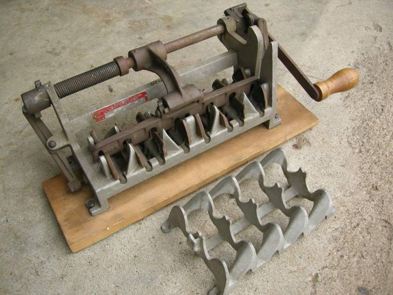 lot 176 image: Antique Egg Carton Press
