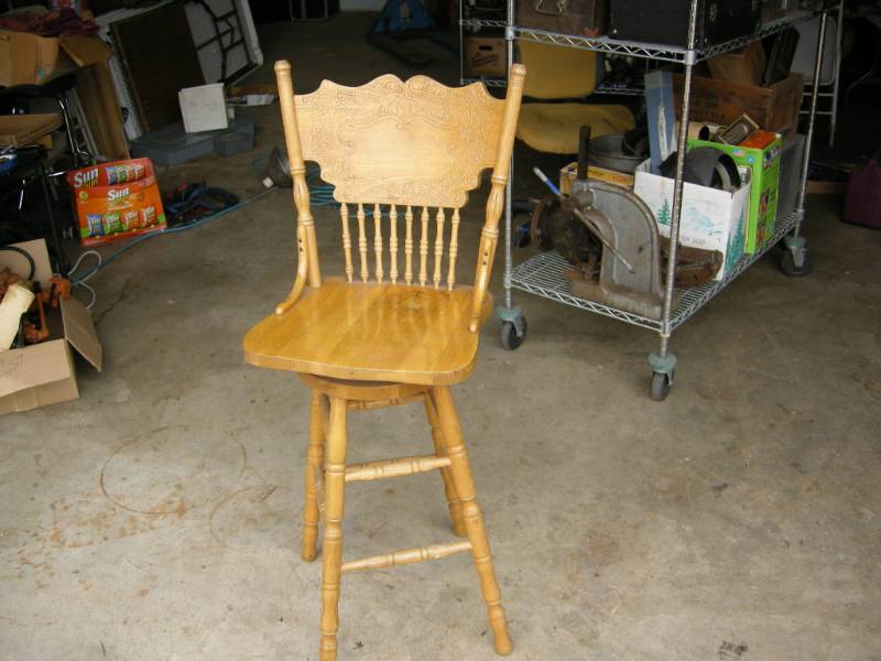 lot 184 image: Oak Pressed Back Stool