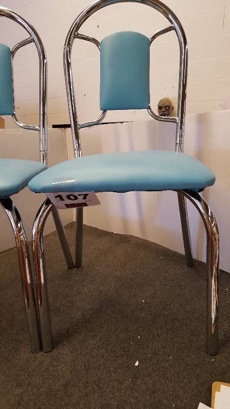 lot 107 image: Set of 2 Retro Dining Chairs - NEW