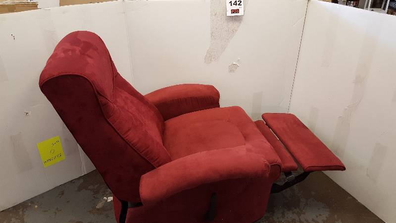 lot 142 image: Massaging Recliner- Red