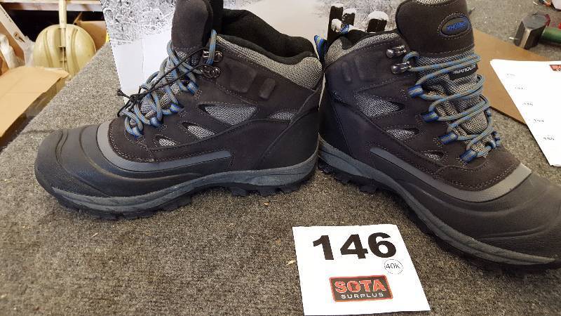 lot 146 image: Mens Khombu Hiking Boots - NEW