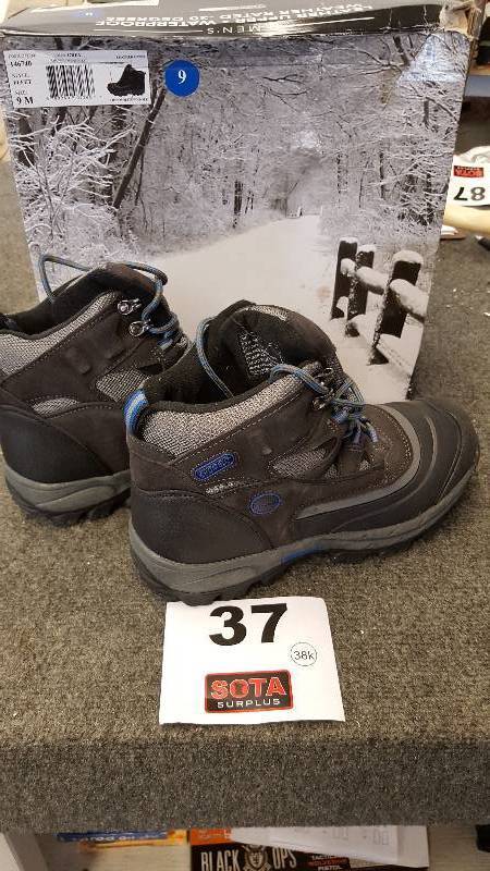 lot 37 image: KHOMBU Mens FLUME Winter boots, Snow shoes, Waterproof, size 9M - NEW