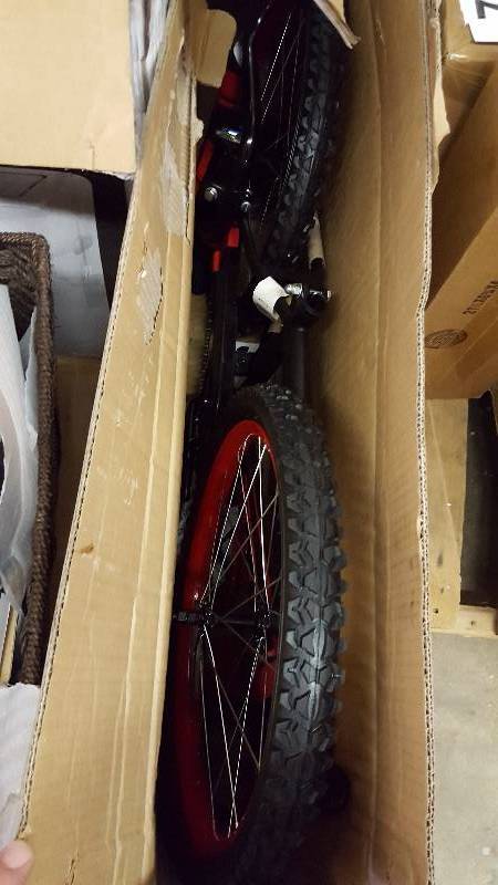 lot 78 image: Huffy Pro Thunder Boys 20 Single-Speed Bike - NEW