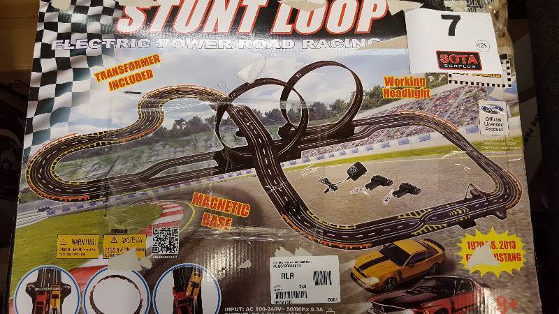 lot 7 image: Stunt Loop Electric Power Road Racing Set NEW