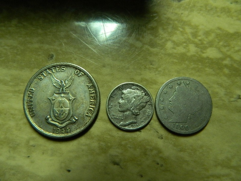 1939 Mercury Dime, 1944 United States of American 50 Centavos, and 1900 V Nickel