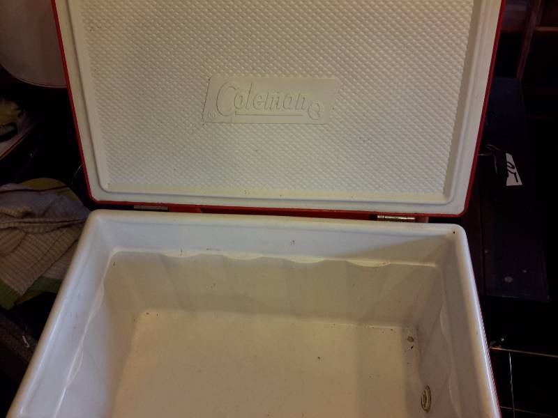 lot 98 image: Vintage Coleman Metal Cooler