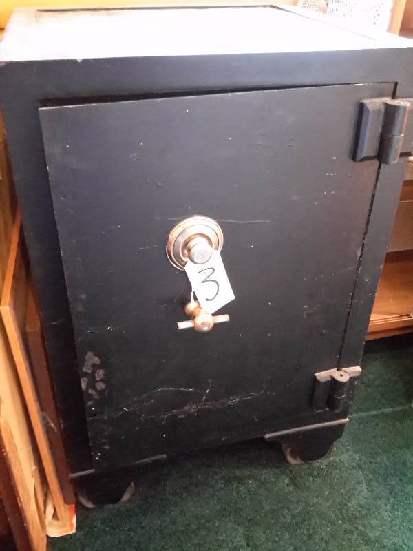 lot 3A image: National Safe and Lock Co, Cleveland.. Open and have combination