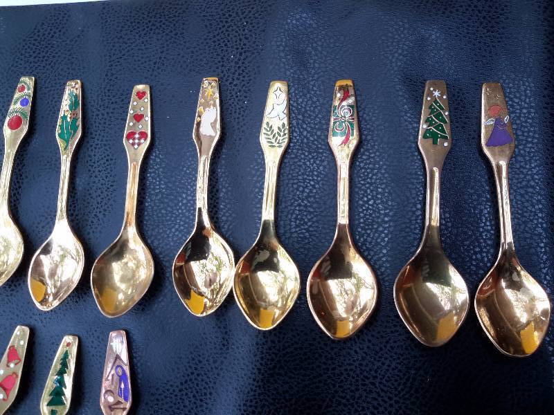 lot 58 image: 1966 - 2004 Set of Denmark Christmas Spoons