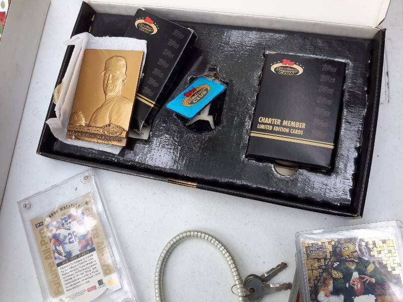 lot 62 image: Misc. Baseball Cards and Memorabilia..