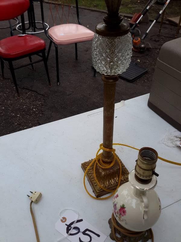 lot 65 image: Pineapple theame table lamp with crystals from shade.  Small Glass floral table lamp