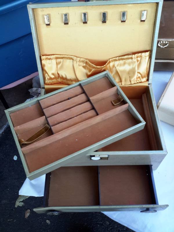 lot 23 image: Misc. Jewelry Boxes as shown