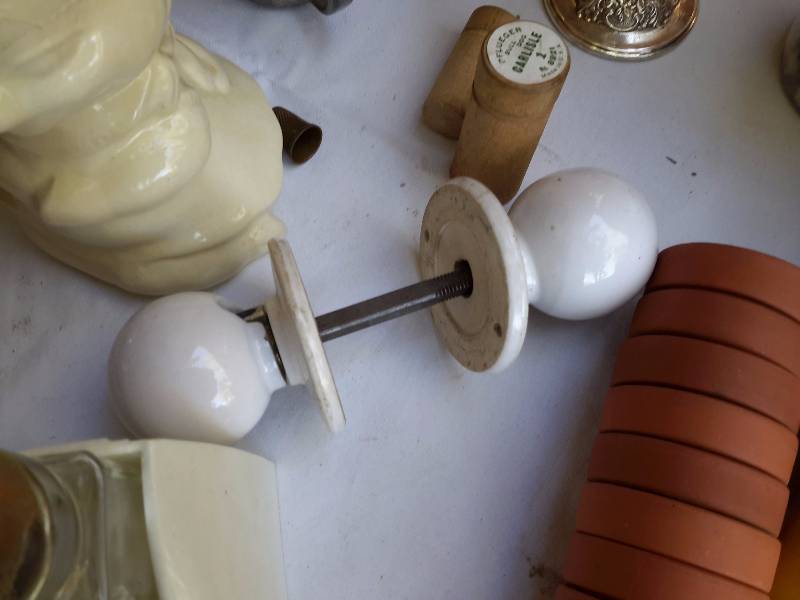 lot 27 image: Vintage and Decorative items as pictured