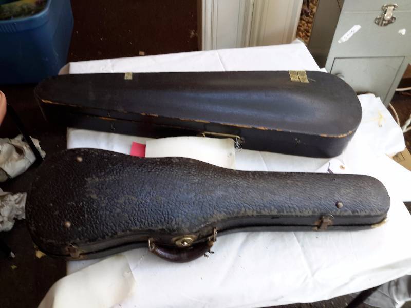 lot 31 image: 2 Violin Cases as pictured