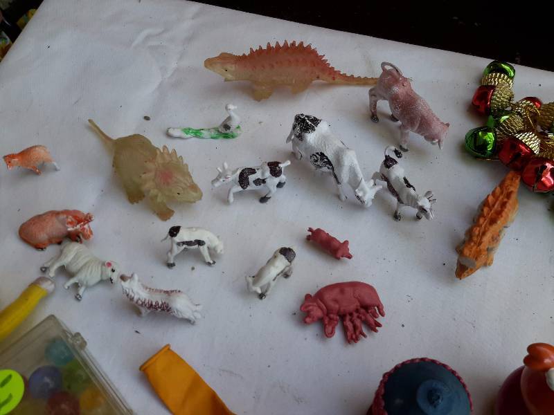 lot 37 image: Misc. Toy pieces as pictured. See closeups