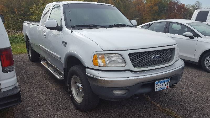 lot 13 image: 2001 Ford F-150 4WD, Four Door Pick Up