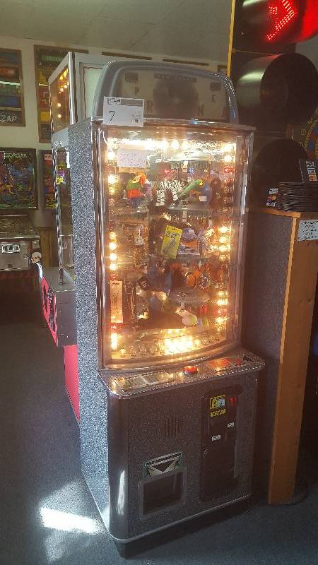 lot 7 image: Sports Arena Prize Game