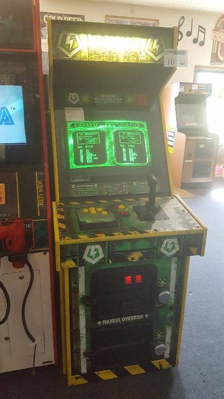 lot 10 image: War Final Assault Arcade Game
