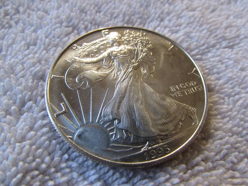 1993 AMERICAN EAGLE 1 OZ SILVER DOLLAR