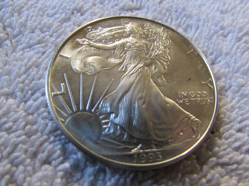 1993 AMERICAN EAGLE 1 OZ SILVER DOLLAR