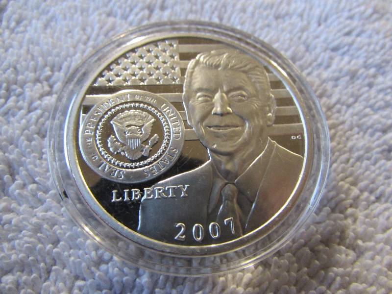 2007 REGAN SILVER COMMEMORATIVE DOLLAR COIN