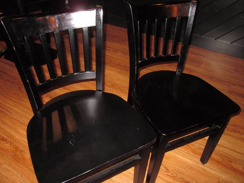 lot 101 image: Pedestal Table & 4 Chairs