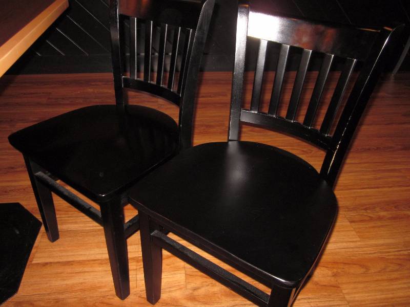 lot 102 image: Pedestal Table & 4 Chairs