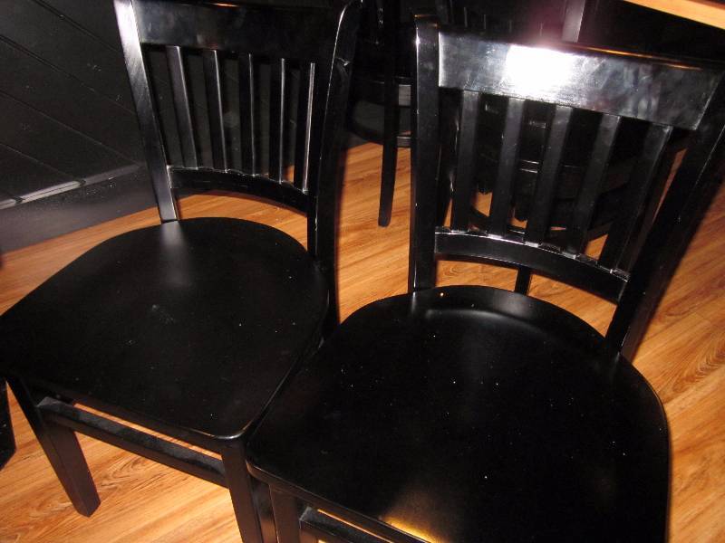 lot 103 image: Pedestal Table & 4 Chairs