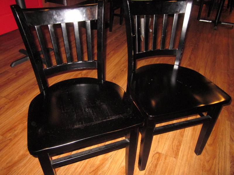 lot 109 image: Pedestal Table & 4 Chairs