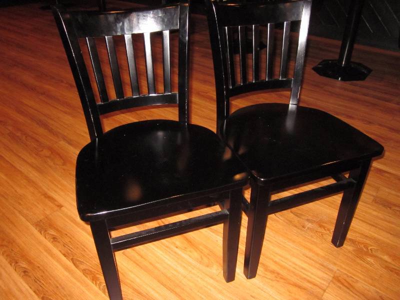 lot 112 image: Pedestal Table & 4 Chairs