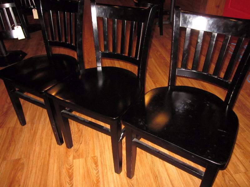 lot 113 image: Pedestal Table & 6 Chairs
