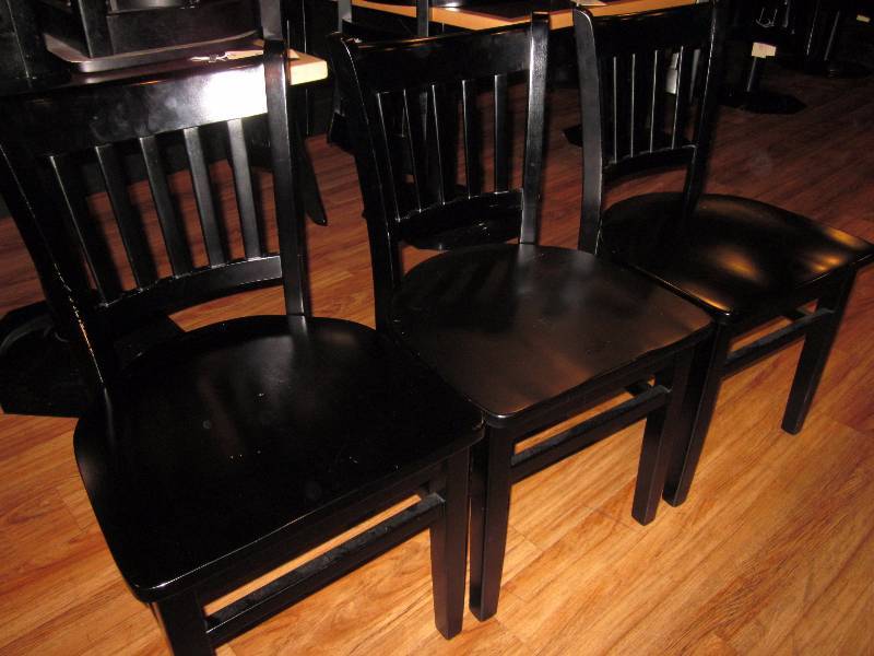 lot 114 image: Pedestal Table & 6 Chairs
